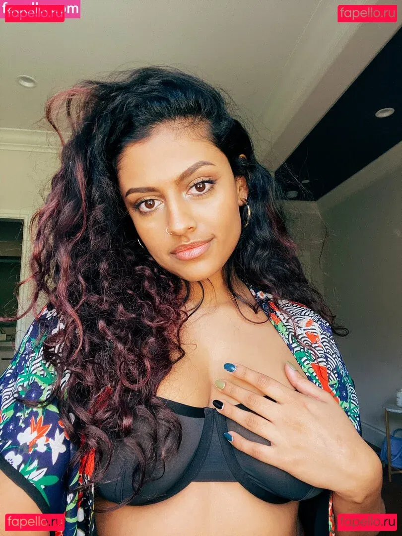 Yamini Nambimadom Onlyfans Photo Gallery 