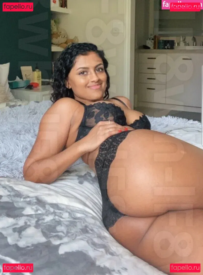Yamini Nambimadom Onlyfans Photo Gallery 