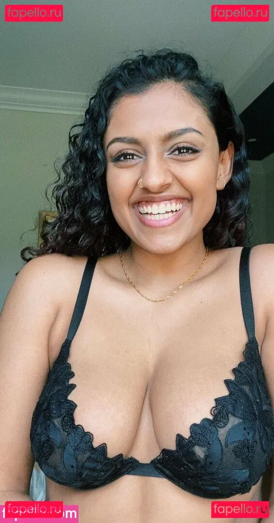 Yamini Nambimadom Onlyfans Photo Gallery 