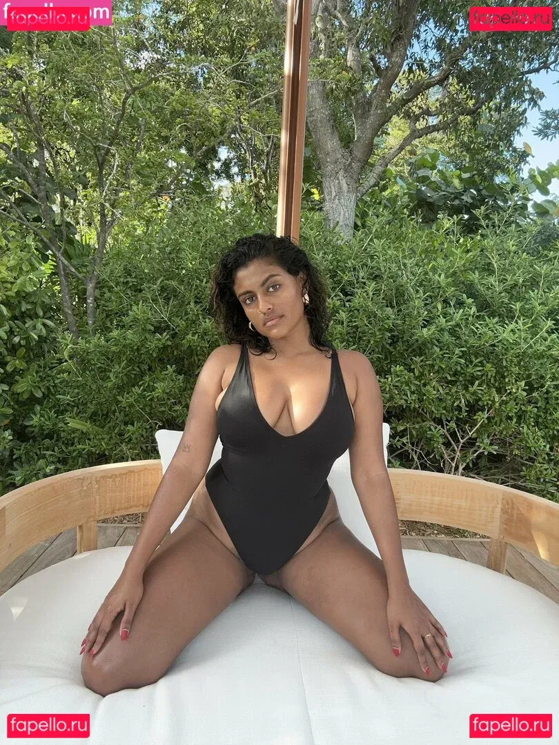 Yamini Nambimadom Onlyfans Photo Gallery 