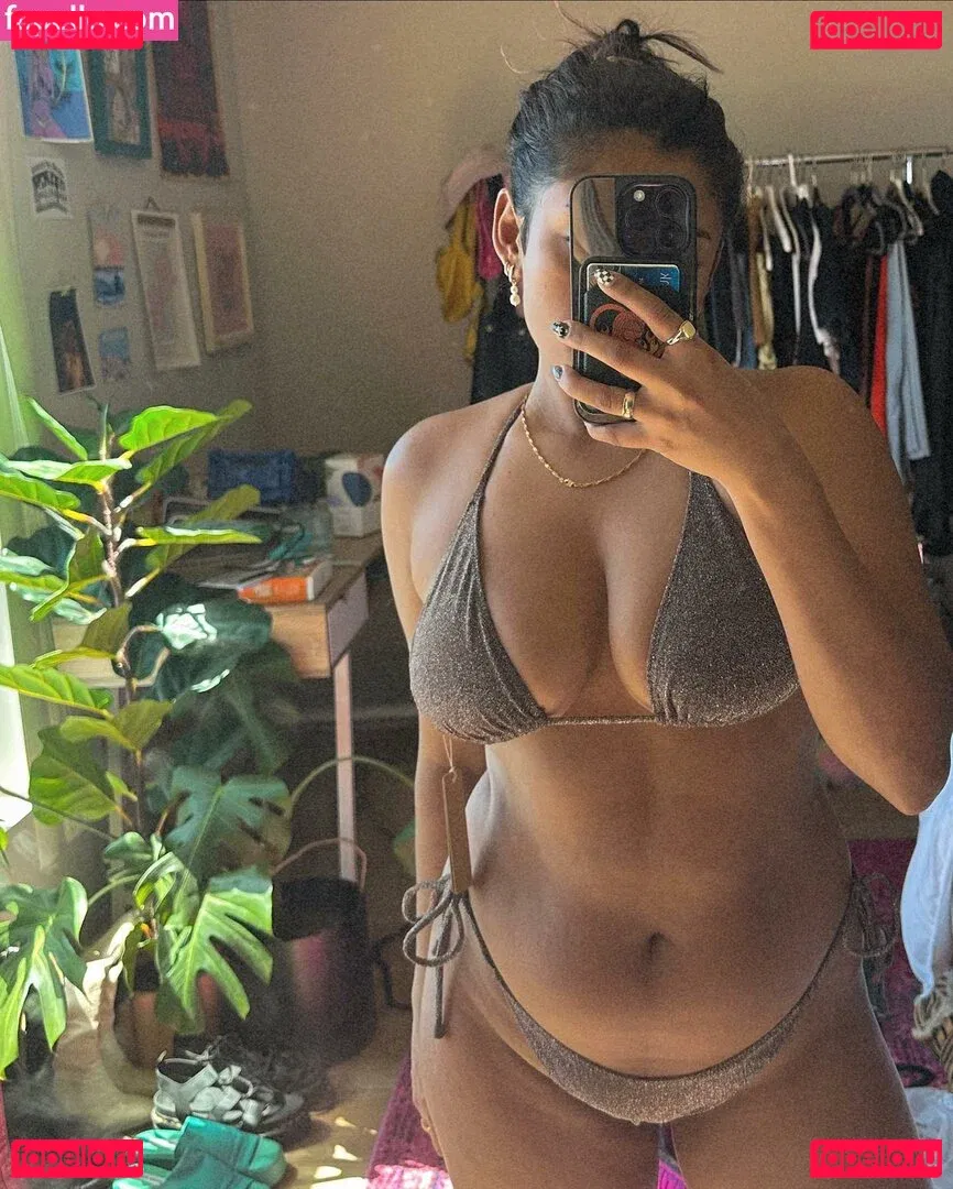 Yamini Nambimadom Onlyfans Photo Gallery 