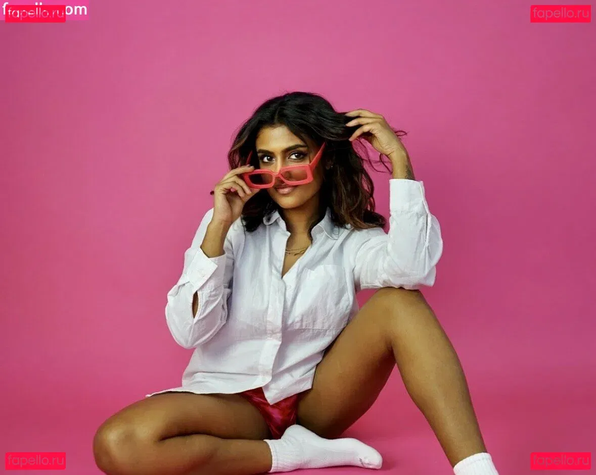 Yamini Nambimadom Onlyfans Photo Gallery 