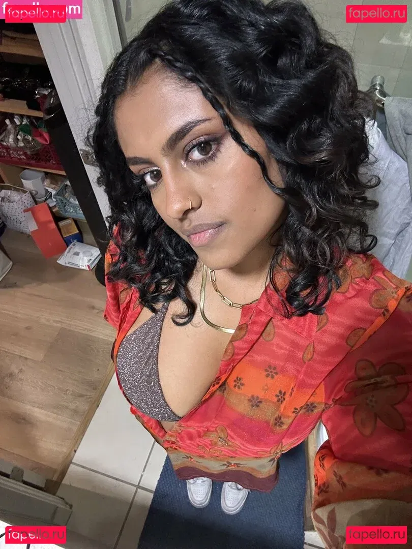Yamini Nambimadom Onlyfans Photo Gallery 
