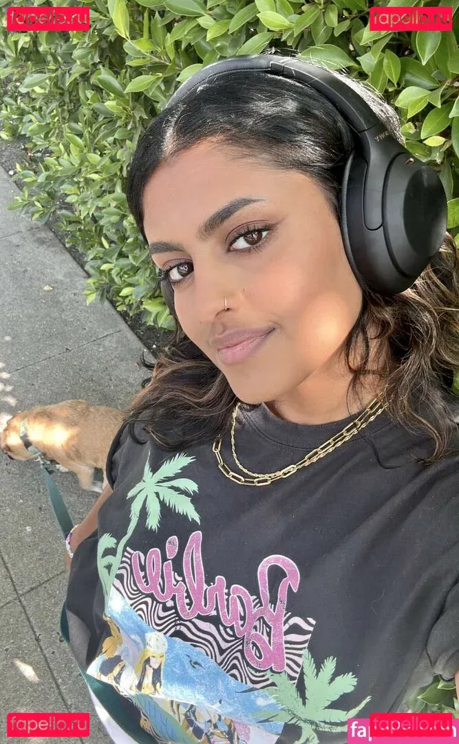 Yamini Nambimadom Onlyfans Photo Gallery 