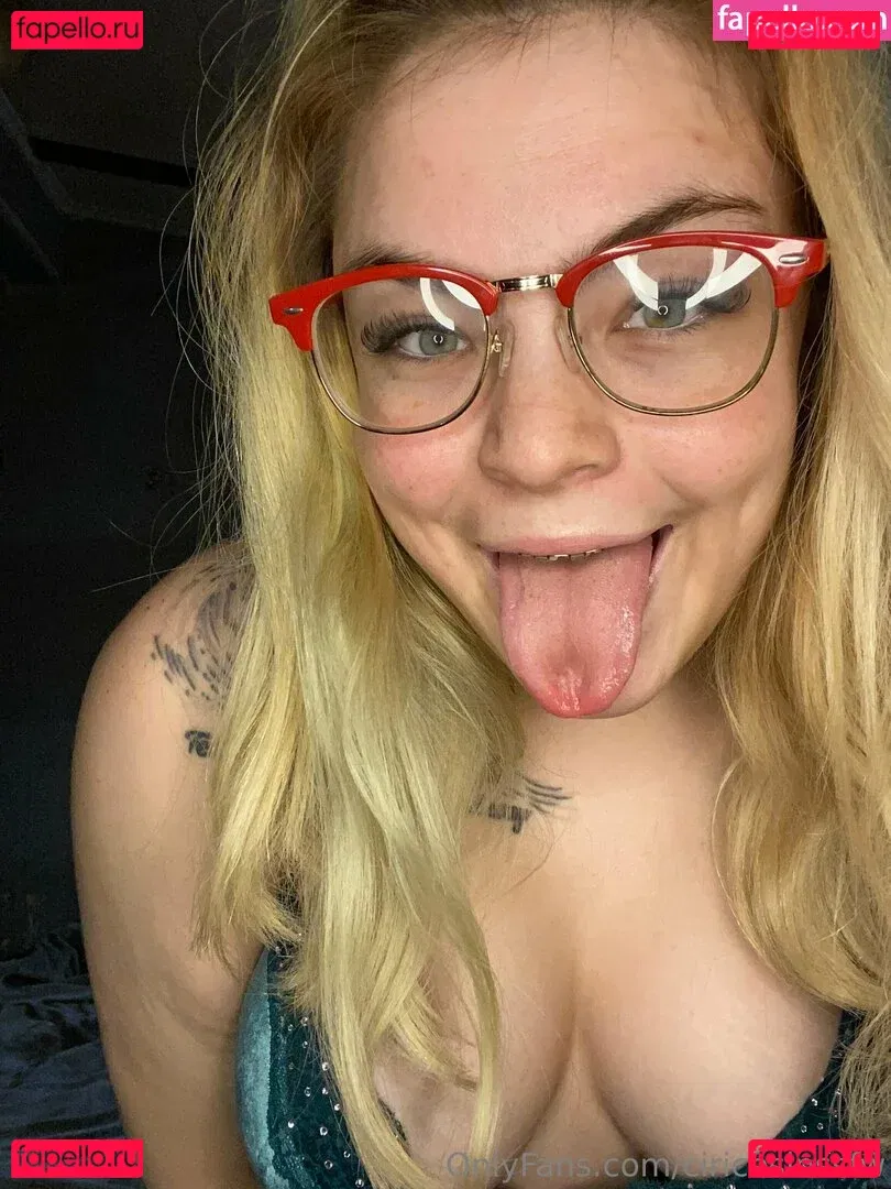 ciricesinssfw Onlyfans Photo Gallery 