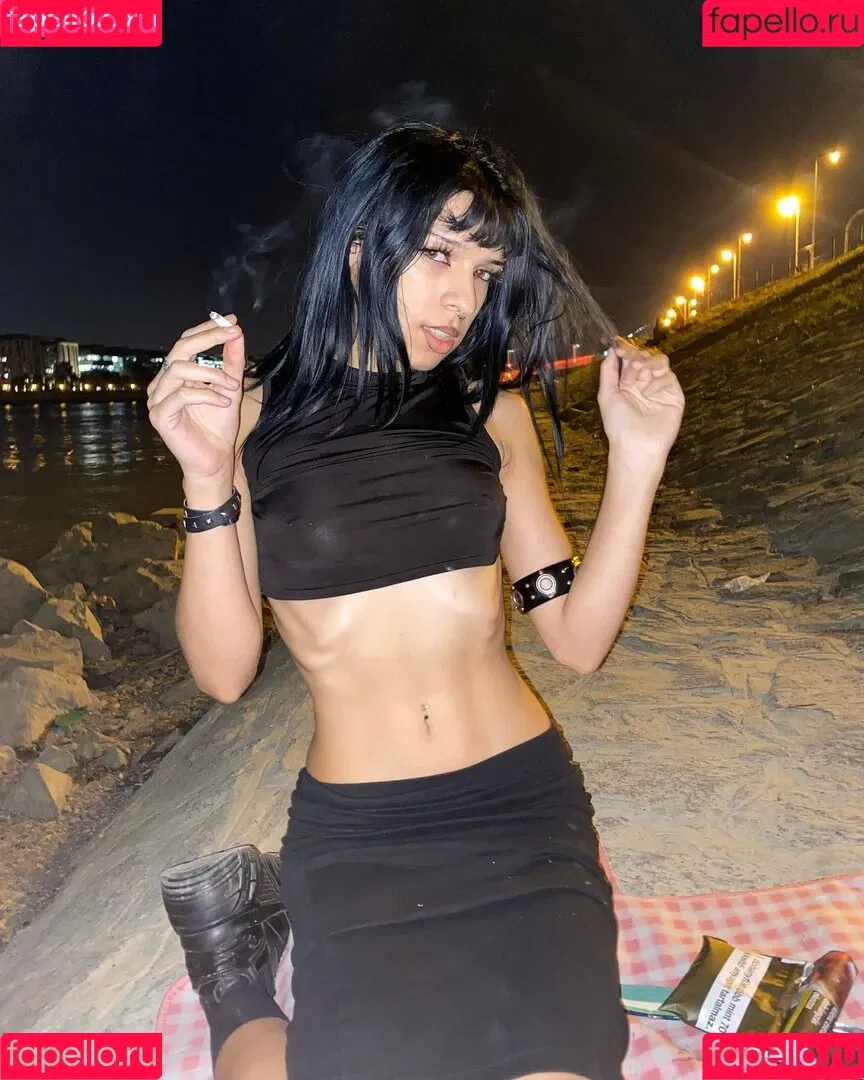 honestlythatsannoying Onlyfans Photo Gallery 