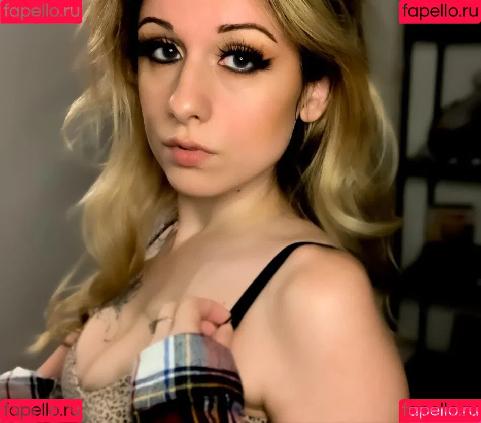 travelingsiren Onlyfans Photo Gallery 