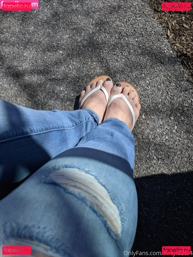 flirtyf33t94 Onlyfans Photo Gallery 