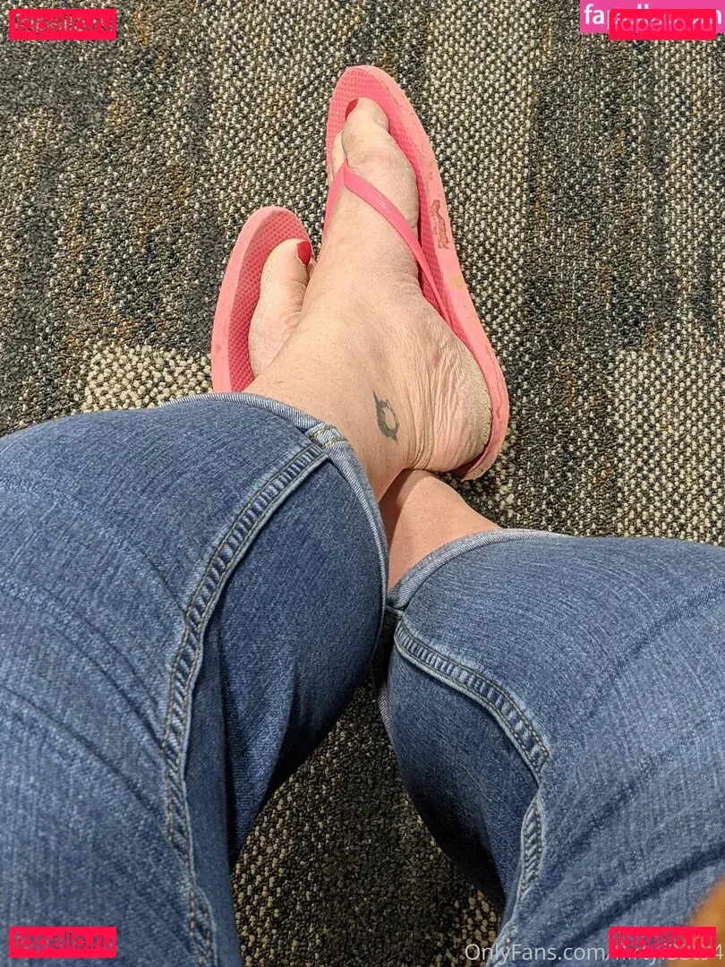 flirtyf33t94 Onlyfans Photo Gallery 