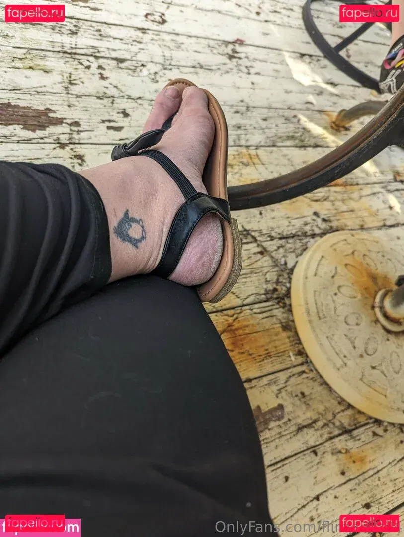 flirtyf33t94 Onlyfans Photo Gallery 