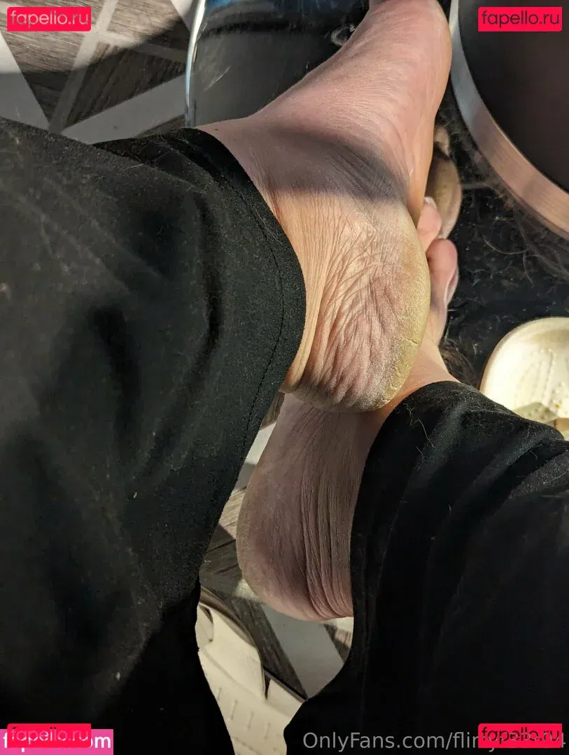 flirtyf33t94 Onlyfans Photo Gallery 