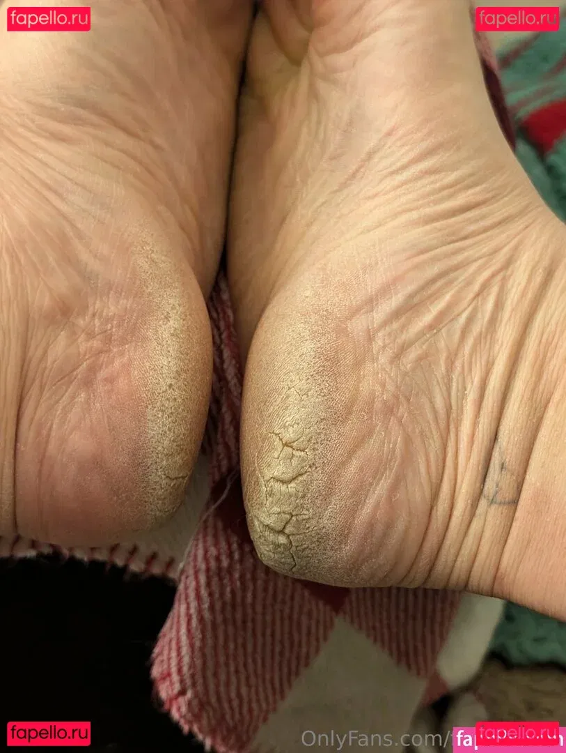 flirtyf33t94 Onlyfans Photo Gallery 