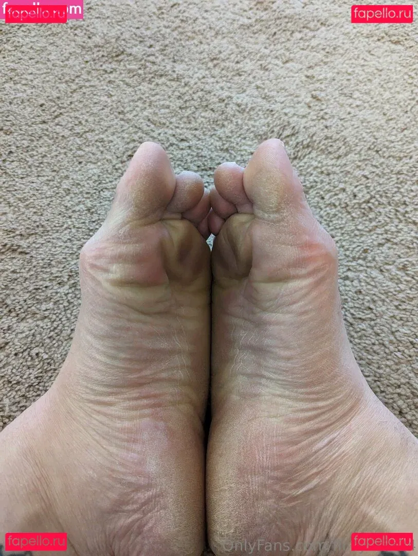 flirtyf33t94 Onlyfans Photo Gallery 