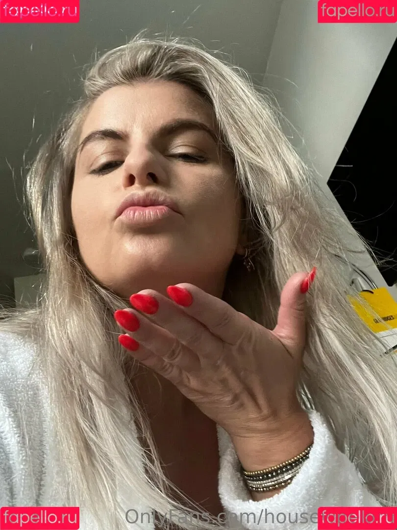 housewifekim Onlyfans Photo Gallery 