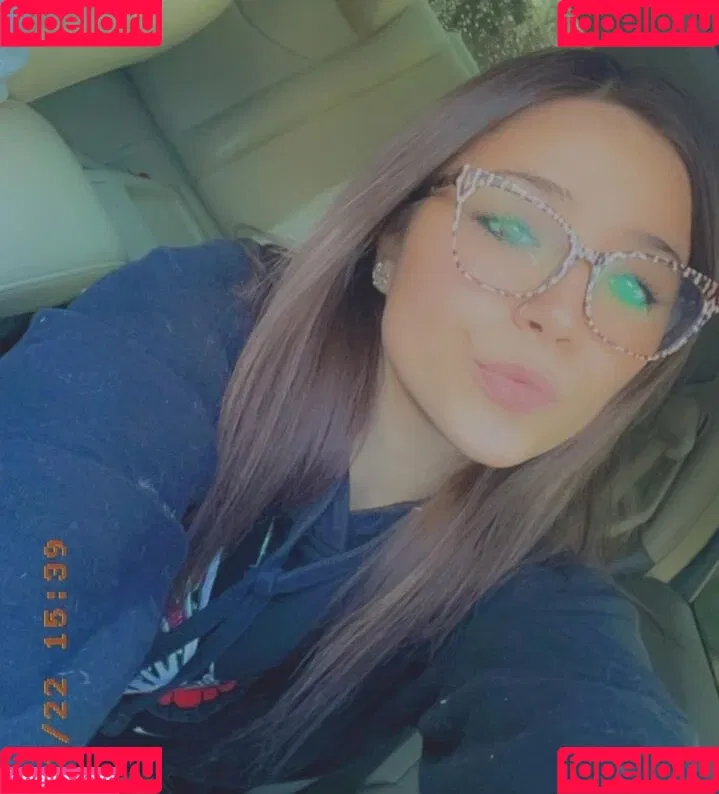 Show Your Girlfriend Onlyfans Photo Gallery 