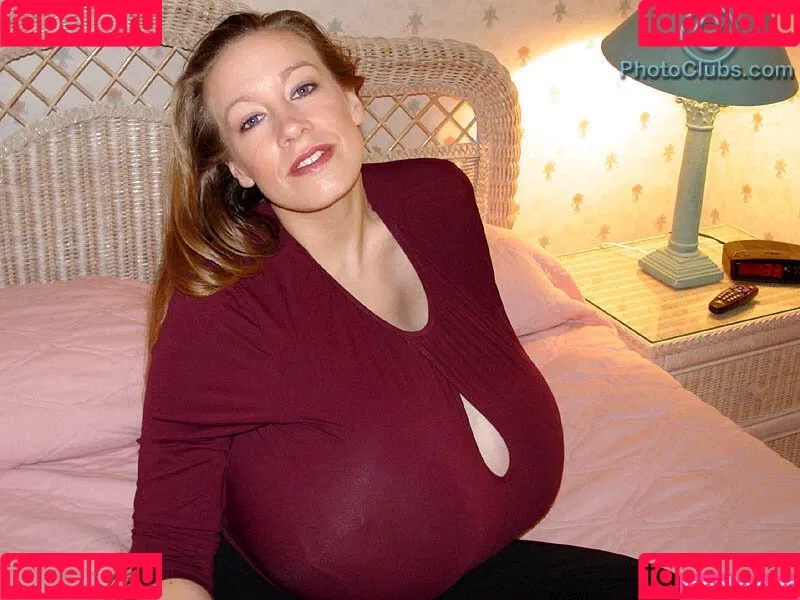 Chelsea Charms Onlyfans Photo Gallery 