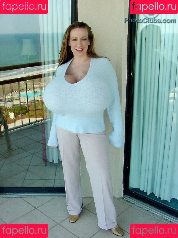 Chelsea Charms Onlyfans Photo Gallery 
