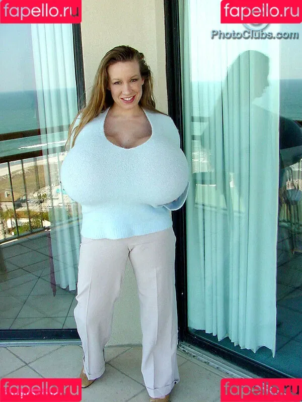 Chelsea Charms Onlyfans Photo Gallery 
