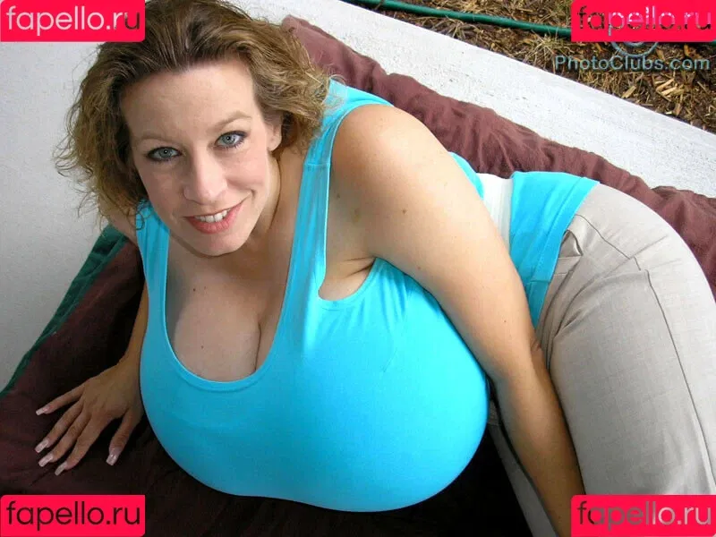 Chelsea Charms Onlyfans Photo Gallery 