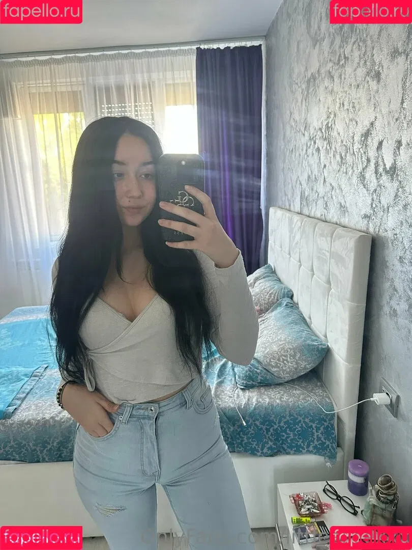 littlealicexxx Onlyfans Photo Gallery 