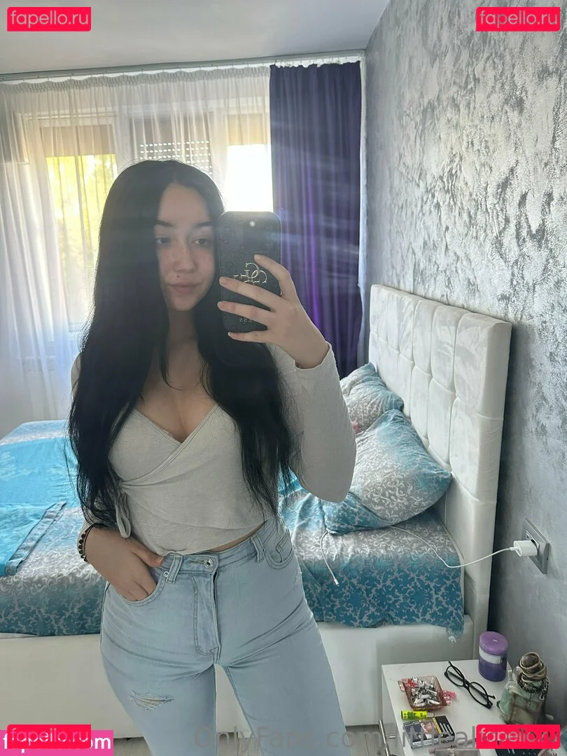 littlealicexxx Onlyfans Photo Gallery 