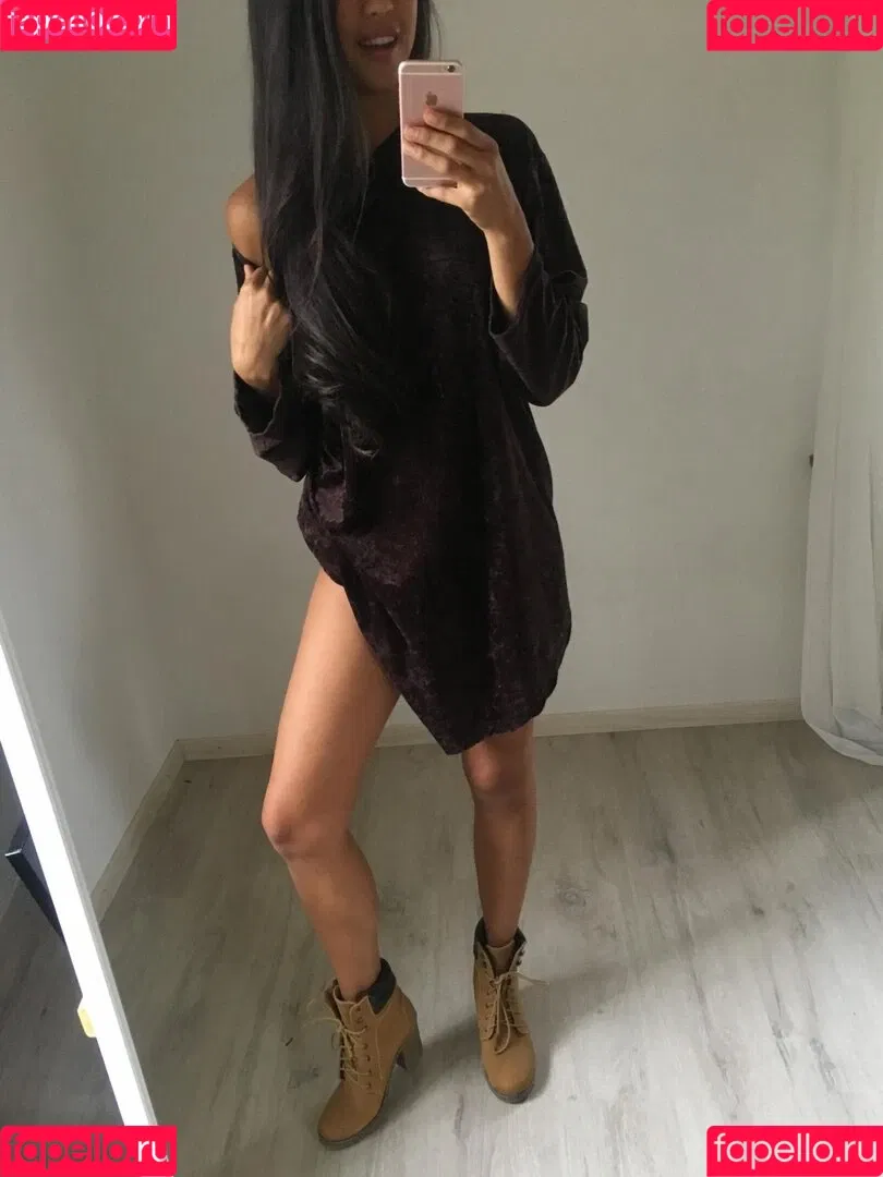 Aloha Kiara Onlyfans Photo Gallery 