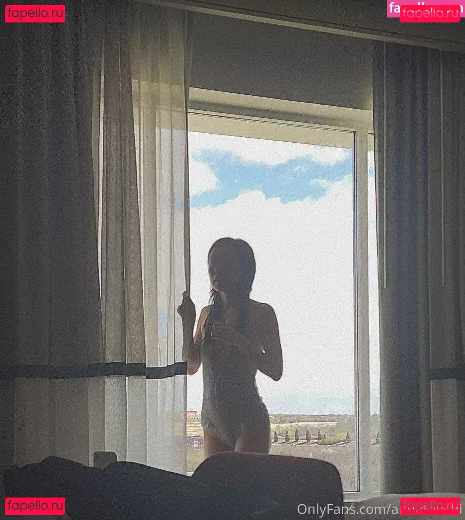 annatenshi Onlyfans Photo Gallery 