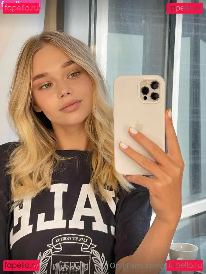 vikifleissig Onlyfans Photo Gallery 