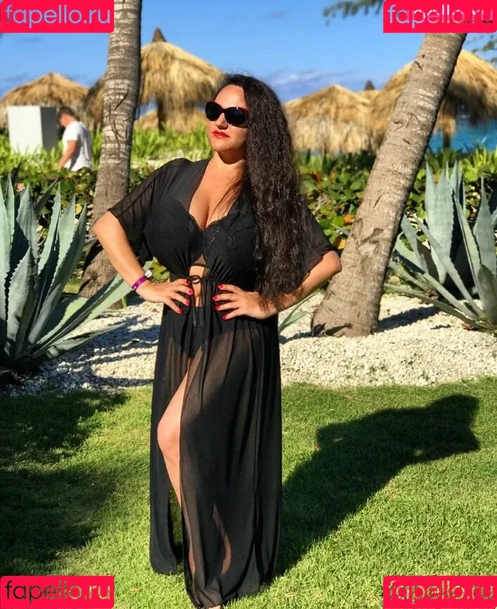 Liana Onlyfans Photo Gallery 