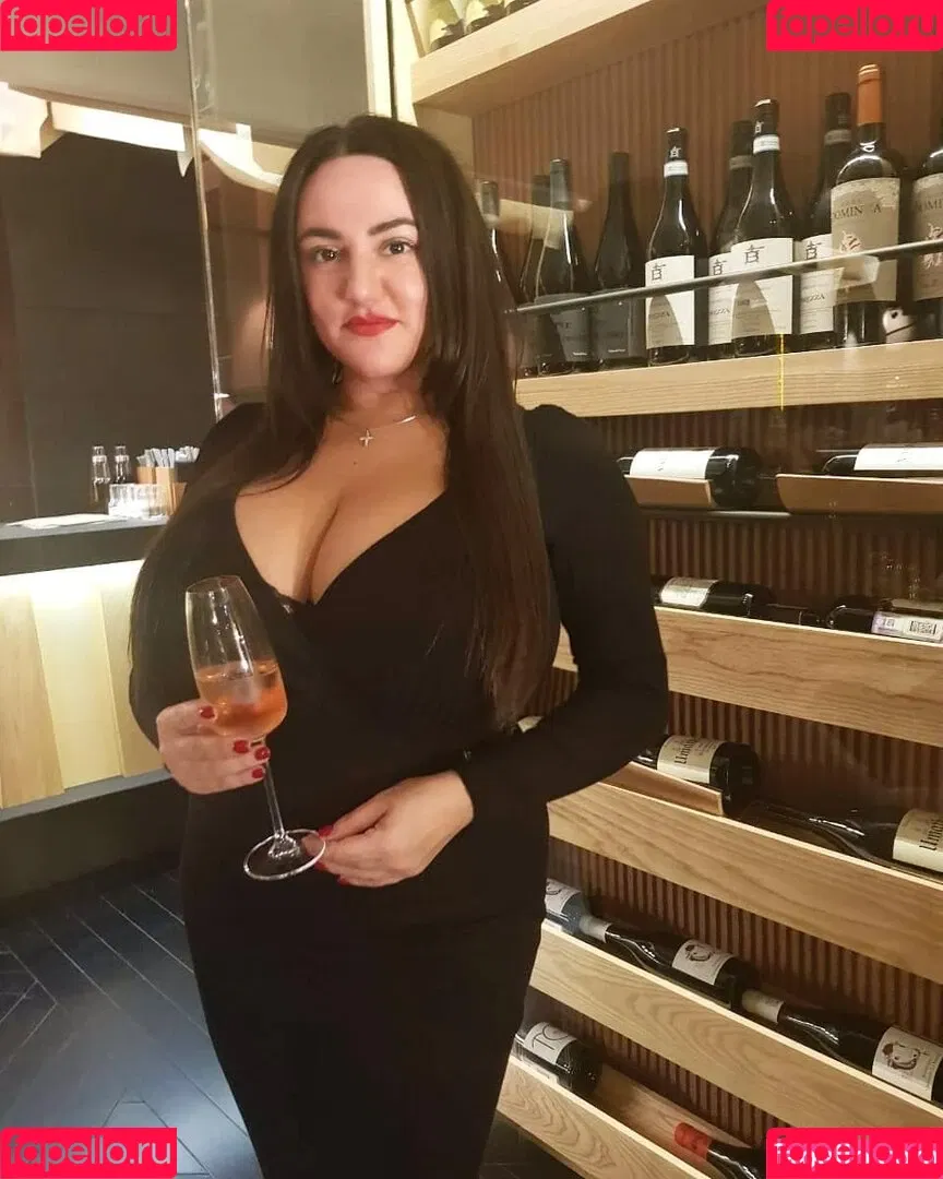 Liana Onlyfans Photo Gallery 