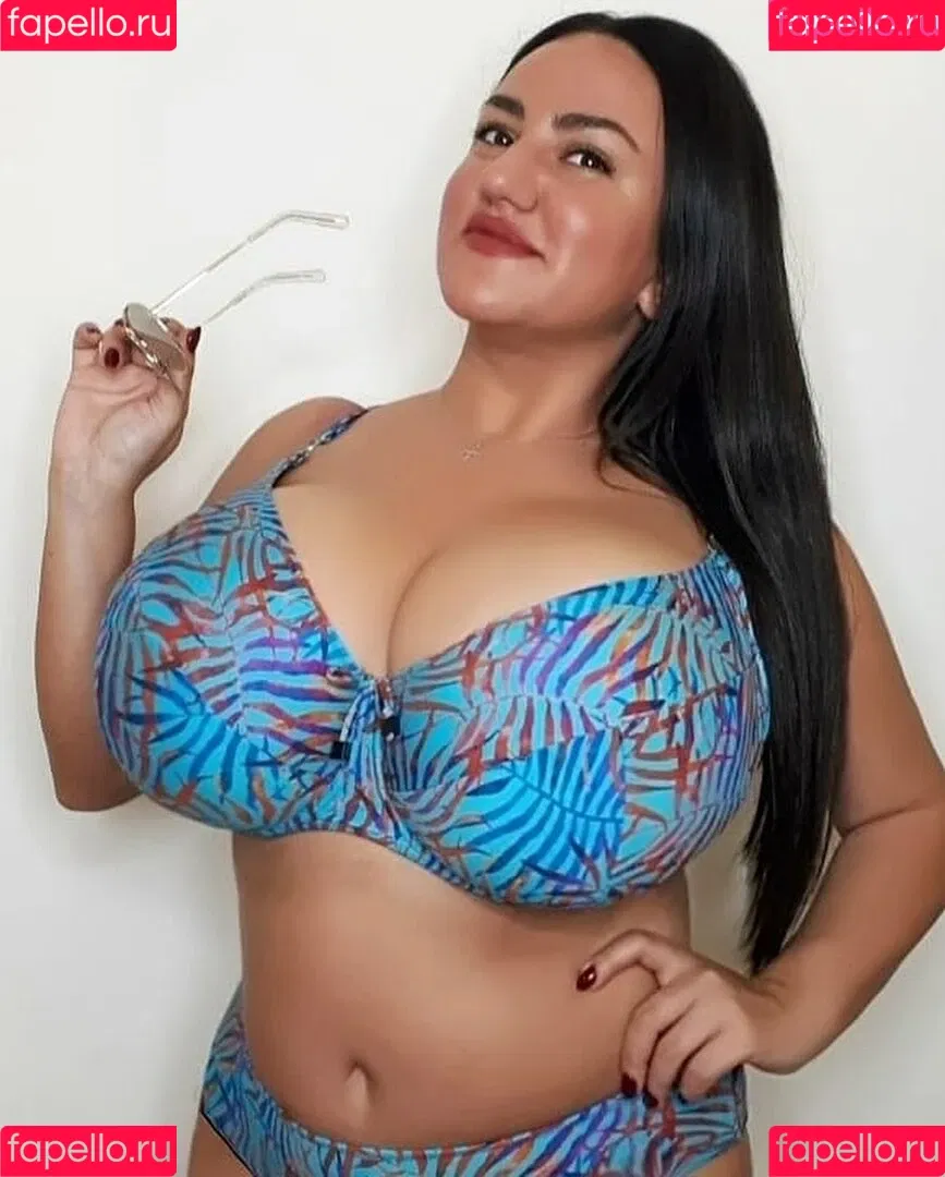 Liana Onlyfans Photo Gallery 