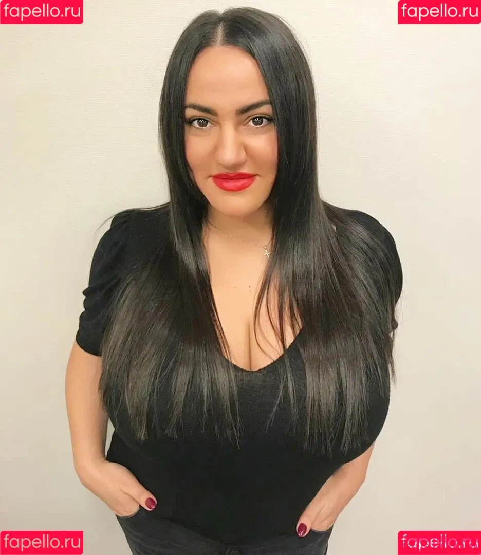 Liana Onlyfans Photo Gallery 