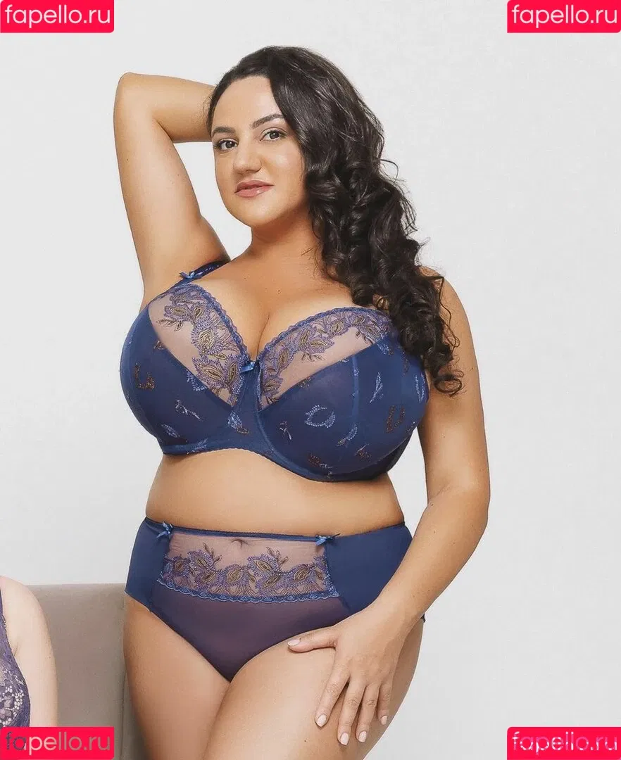Liana Onlyfans Photo Gallery 