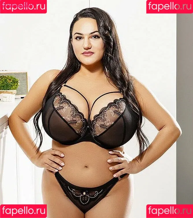 Liana Onlyfans Photo Gallery 