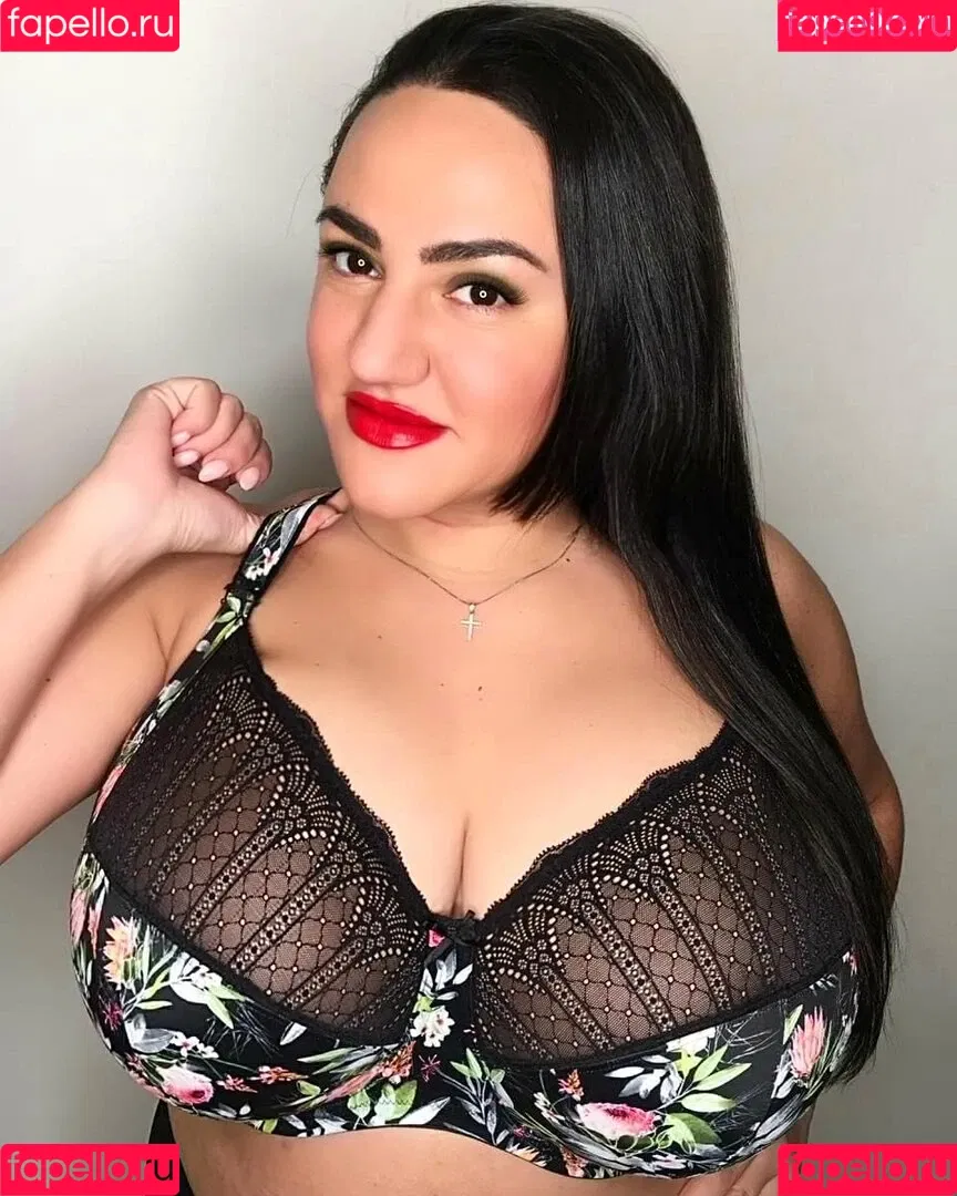 Liana Onlyfans Photo Gallery 