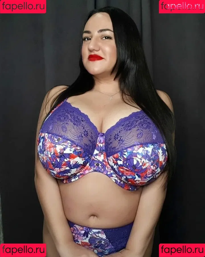 Liana Onlyfans Photo Gallery 