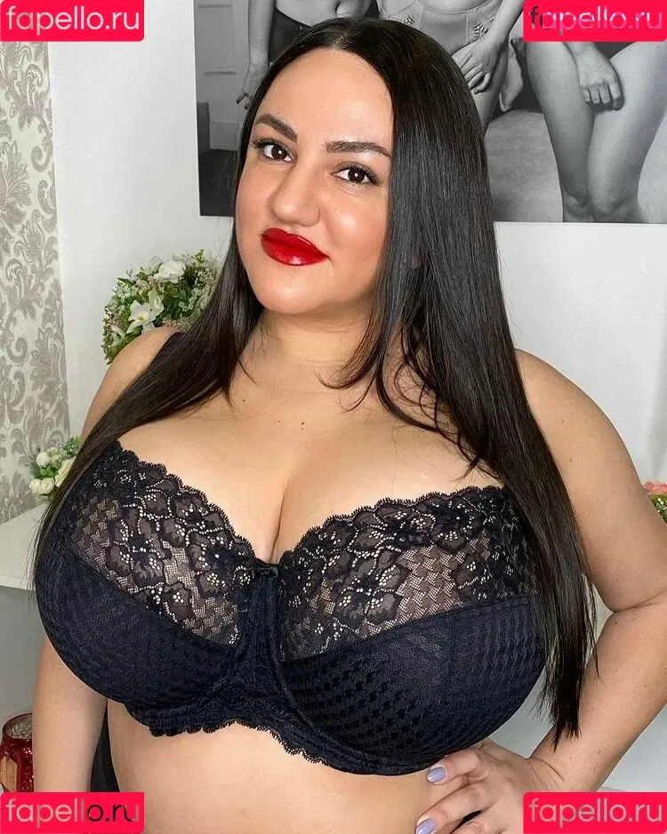 Liana Onlyfans Photo Gallery 