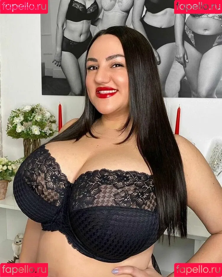 Liana Onlyfans Photo Gallery 
