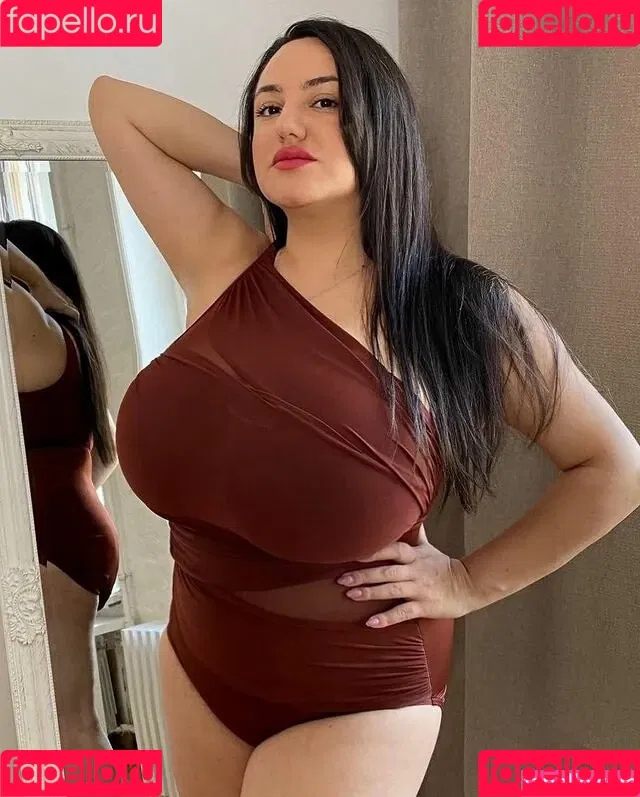 Liana Onlyfans Photo Gallery 