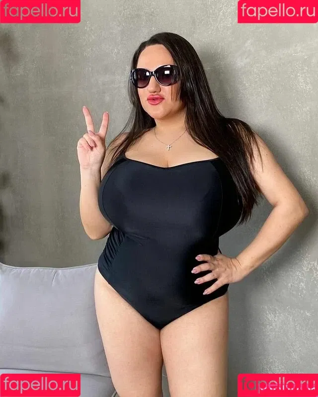 Liana Onlyfans Photo Gallery 