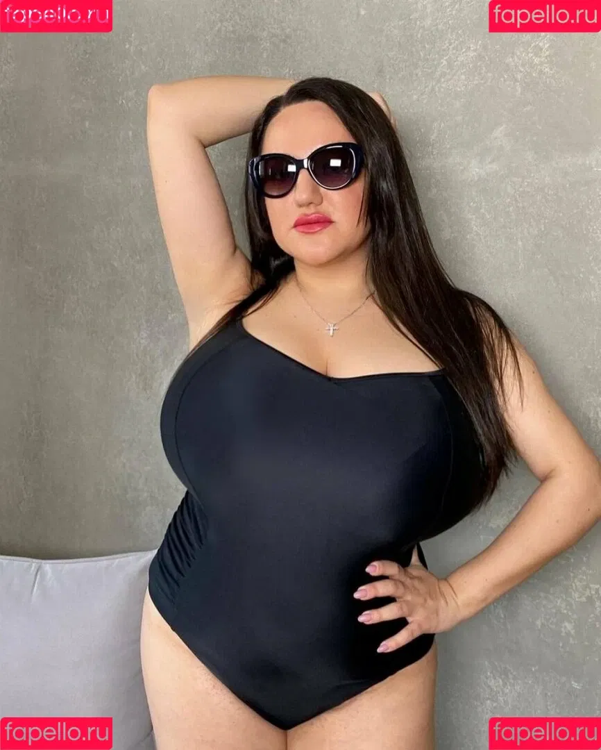 Liana Onlyfans Photo Gallery 
