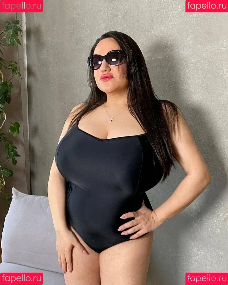 Liana Onlyfans Photo Gallery 