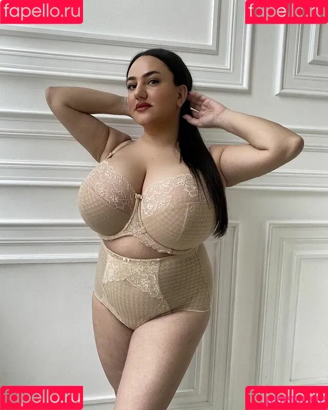 Liana Onlyfans Photo Gallery 