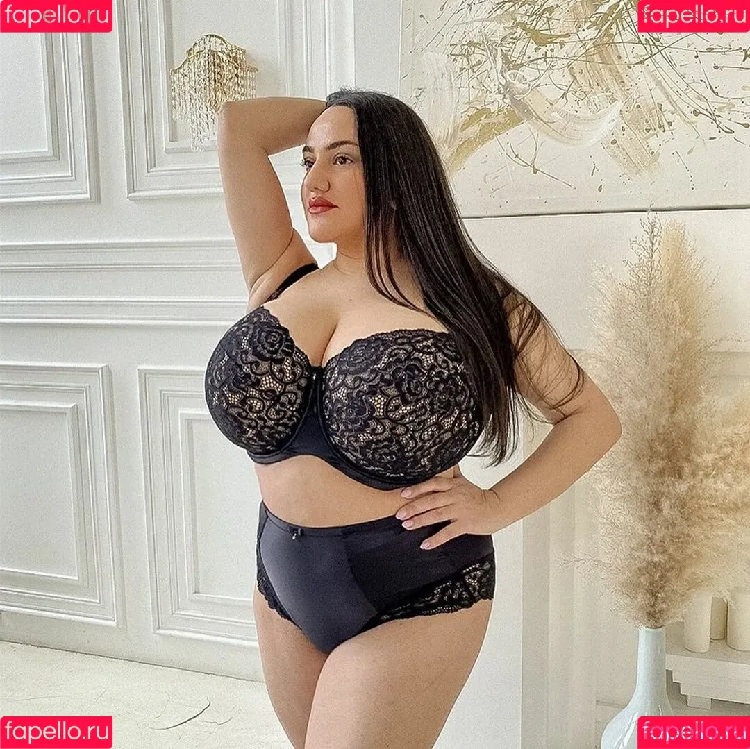 Liana Onlyfans Photo Gallery 