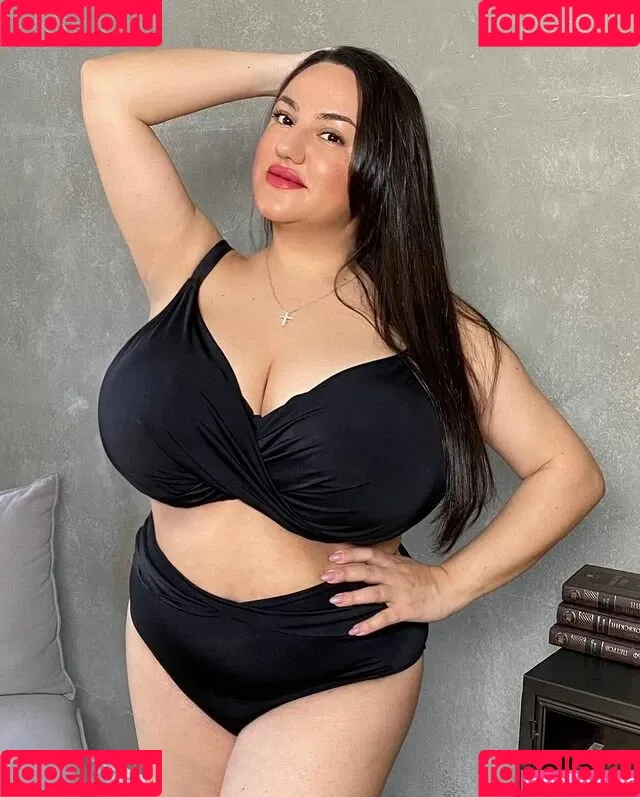 Liana Onlyfans Photo Gallery 