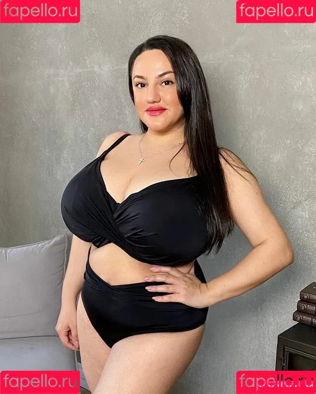 Liana Onlyfans Photo Gallery 