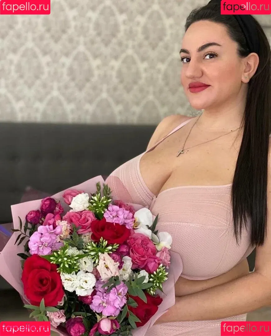 Liana Onlyfans Photo Gallery 