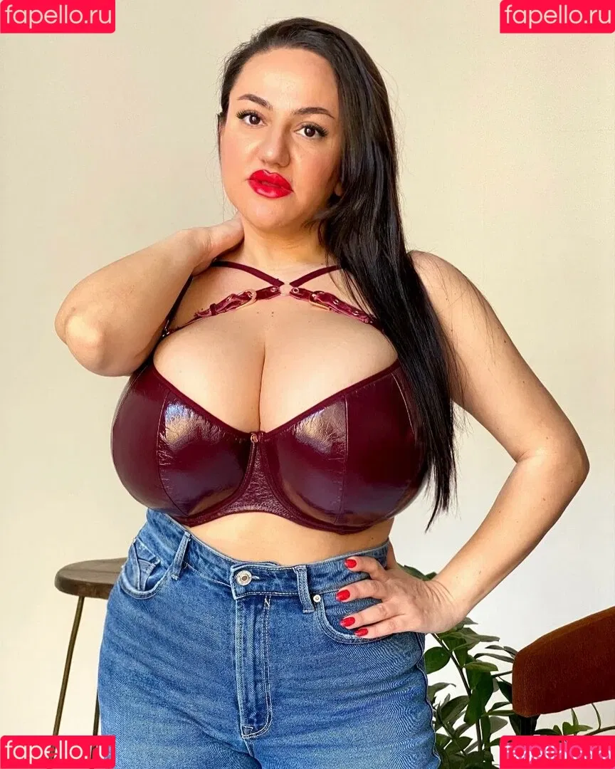 Liana Onlyfans Photo Gallery 