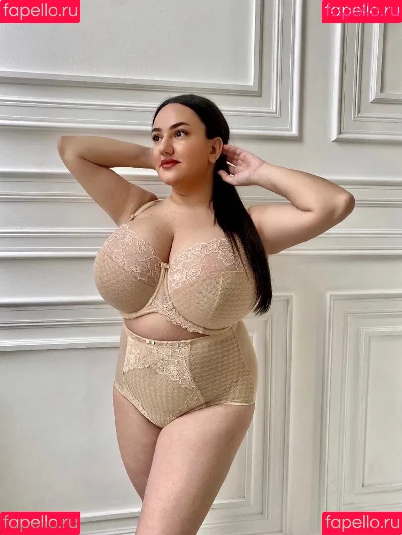 Liana Onlyfans Photo Gallery 