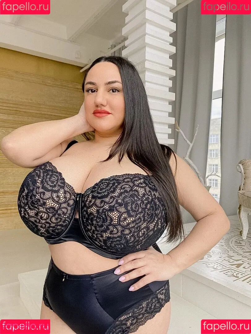 Liana Onlyfans Photo Gallery 